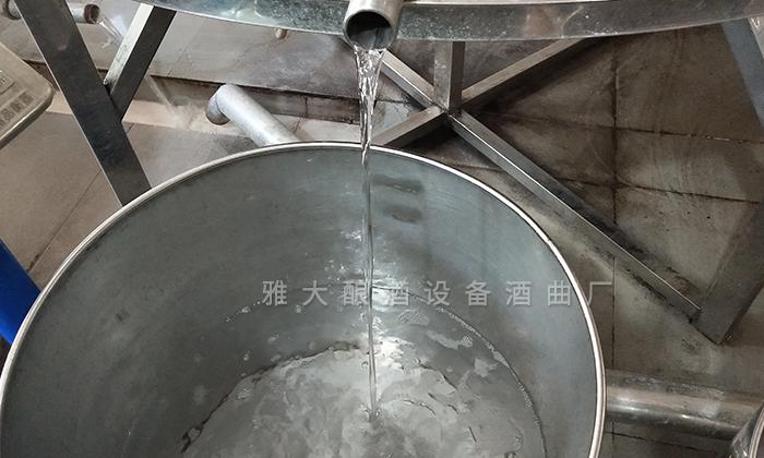 杏耀烤酒设备出酒快，操作简单