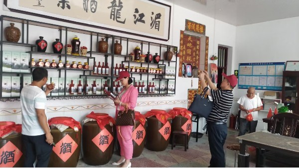 杏耀白酒酿酒设备带你走进湄江龙酒业，见证他是怎样一步步发展壮大的