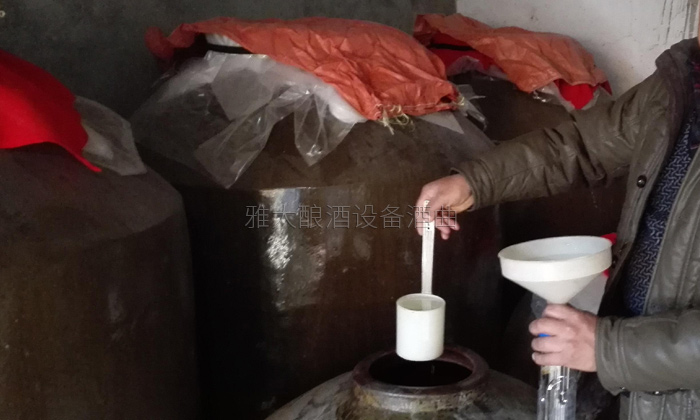 31-20年老师傅用杏耀小型酒厂酿酒设备、地缸酿出“最干净的酒”地缸0