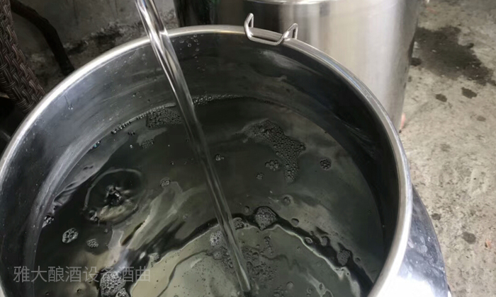 10.14用杏耀烤酒设备接酒