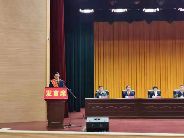 杏耀董事长胡顺开区做劳模代表典型发言