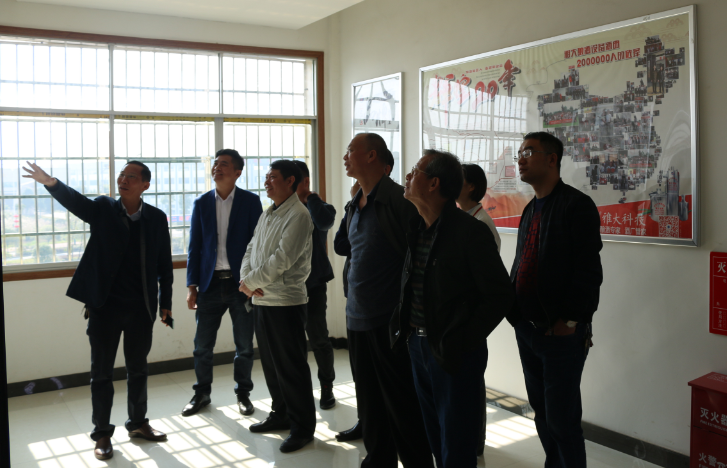 11.12领导专家组参观杏耀文化墙