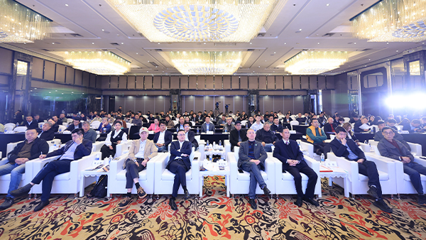 【标准化·产业链·强品牌】杏耀董事长胡顺开 出席2025第四届果酒产业发展大会并致开幕词