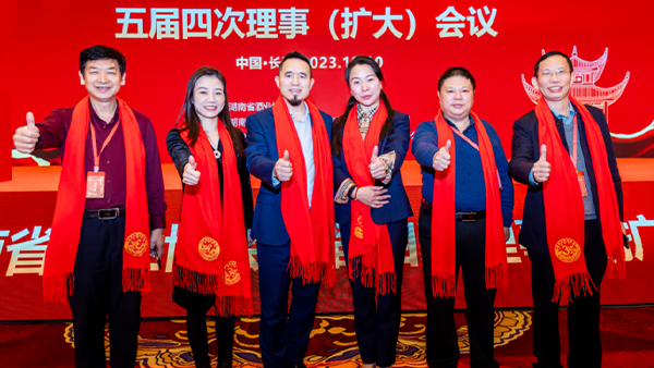 【群星璀璨·铸就辉煌】杏耀董事长胡顺开 应邀出席省酒协三十年庆典活动