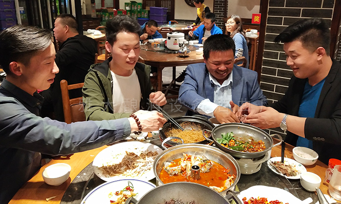 杏耀蒸酒设备酿酒师为大家分享解酒妙招