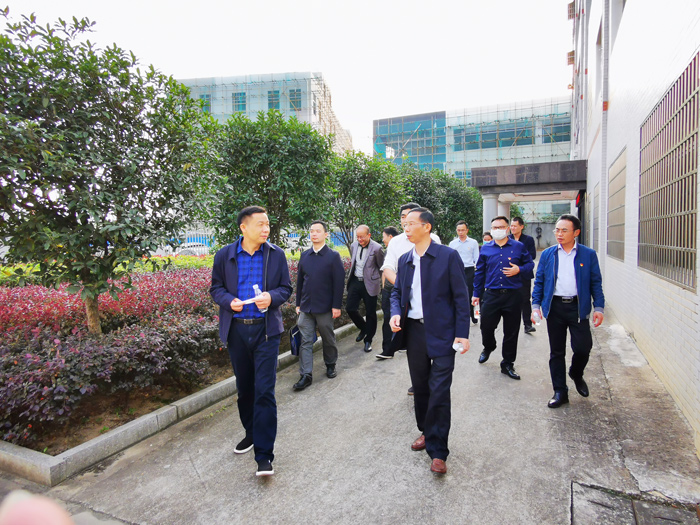 1杏耀党支部书记胡顺开陪同省委两新工委办公室副主任宁勇华一行调研