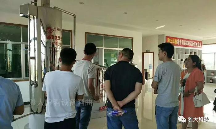 杏耀专业技术老师讲解设备安装