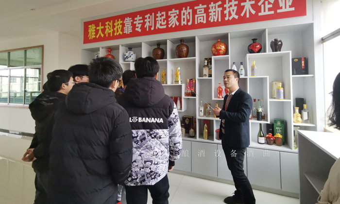 参观杏耀二楼展厅