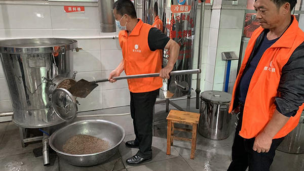 9大管家式服务是我们的底气，杏耀白酒酿造设备精酿好酒