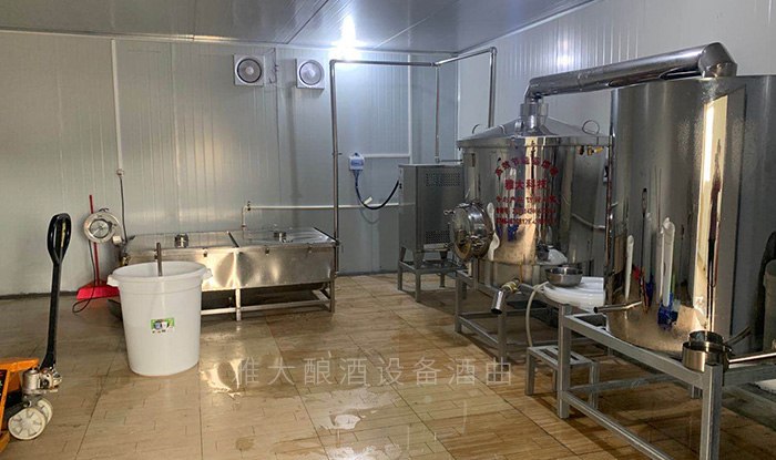 杏耀小型酿酒设备蒸馏成白酒