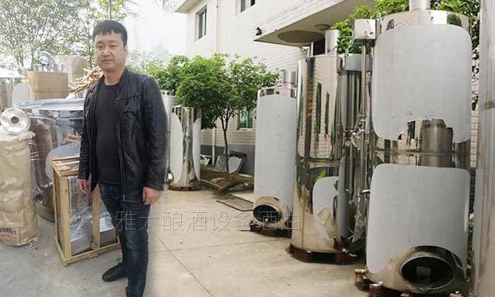 刘哥不远万里来杏耀白酒酿造设备厂家实地考察