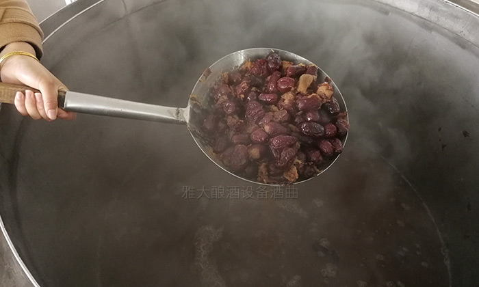 12.24杏耀帮学员研发红枣酒