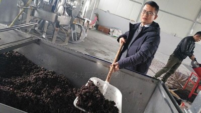 40吨拐枣烂在树上卖不掉，用杏耀蒸酒设备酿成酒，每瓶卖288元！