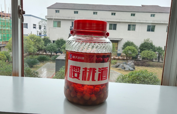 杏耀水果泡制酒—樱桃酒