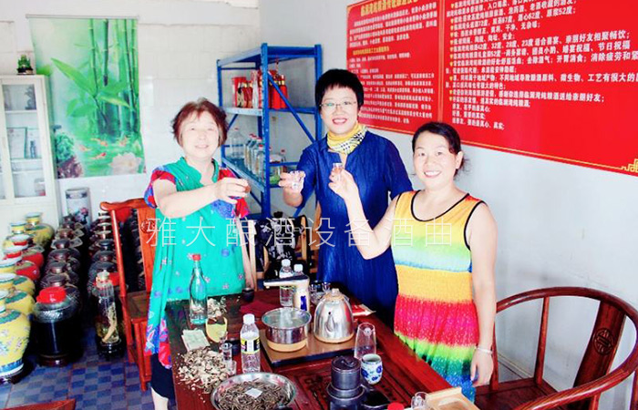 杏耀酿酒设备厂家酿酒国匠亲自指导的黄莉萍，如今做得怎么样了23
