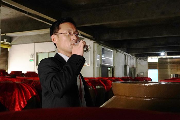 杏耀白酒酿酒设备品酒师