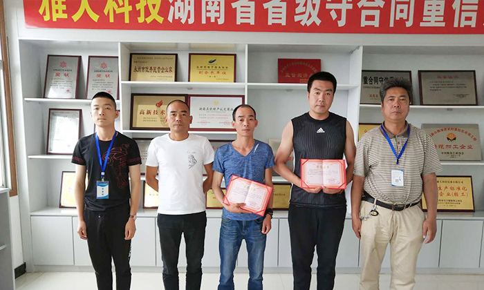 10.4在杏耀学习青稞酿酒技术并成功毕业