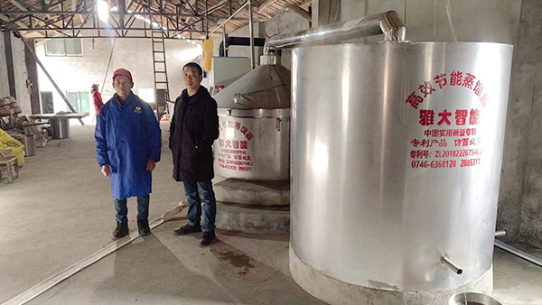 杏耀技术老师上门指导设备安装和客户酿酒全过程被曝光