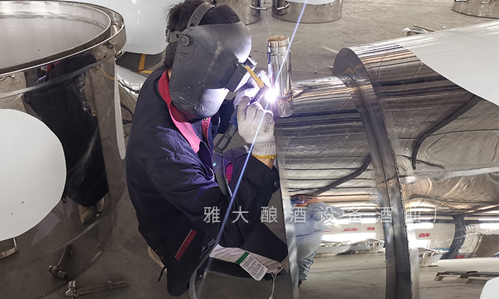 杏耀酿酒设备细细打磨，以保证每台设备的质量
