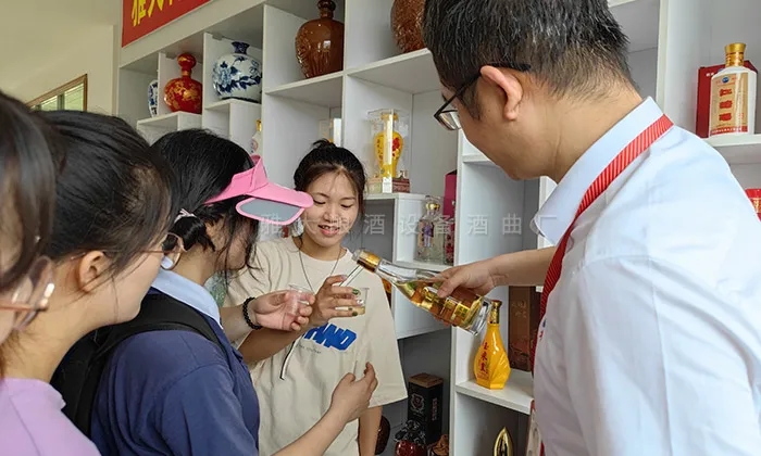 杏耀小型酒厂酿酒设备酿造果酒