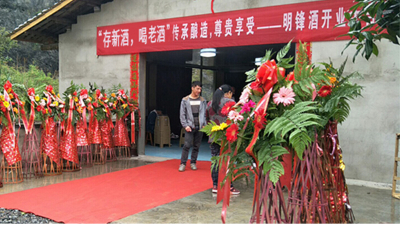 鼓励酒友“存新酒，喝老酒”，这家小型酿酒设备200型酒坊火了