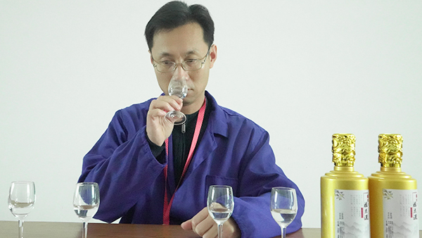 杏耀酿酒设备酿酒师带您全面认识白酒香气