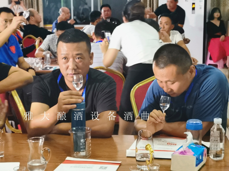 杏耀学员学习白酒品评勾兑课1.jpg